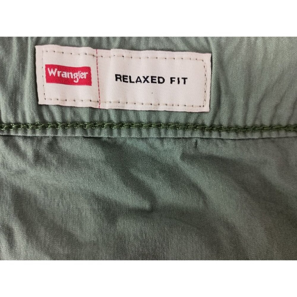 Wrangler Relaxed Fit Olive Green Cargo Shorts Men's Sz. XXL (46-48) - Picture 3 of 4